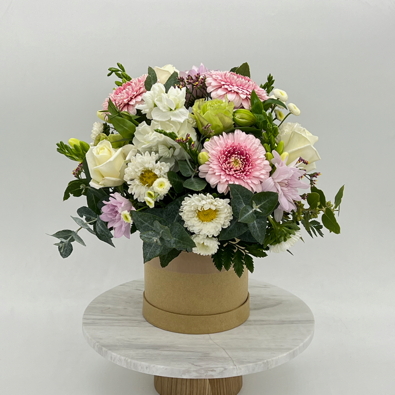 Arrangement | Hat Box | The Tamar Valley Rose Shop – TAMAR VALLEY ROSES